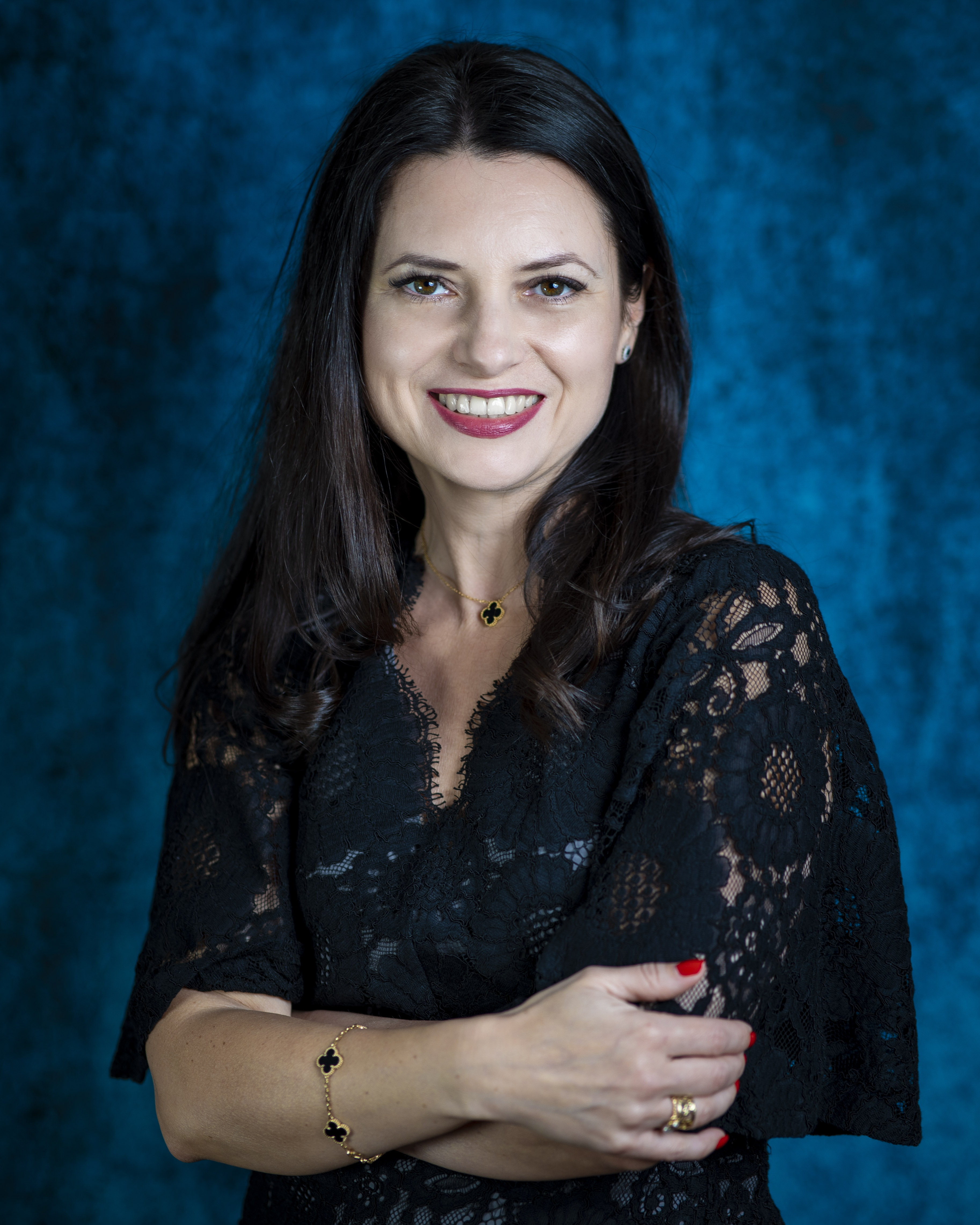Olga Bressers — Senior Executive & Transformation Consultant